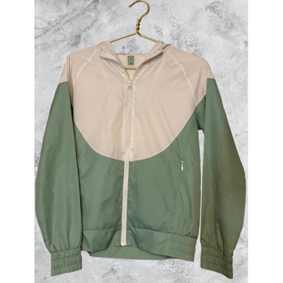 Dae Jackets & Blazers - DAE Womens Colorblock Windbreaker Jacket Sage Green Cream Full Zip Hooded Small